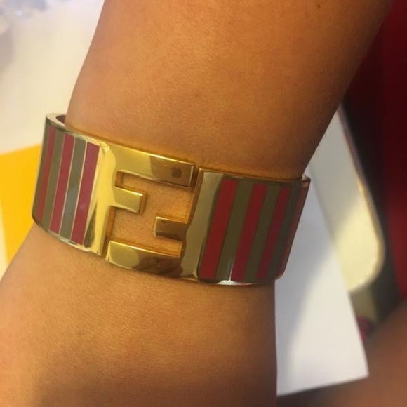 COPY - Fendi cuff bracelet medium size bangle - Picture 7 of 8